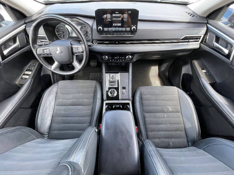 2024 Mitsubishi Outlander SE