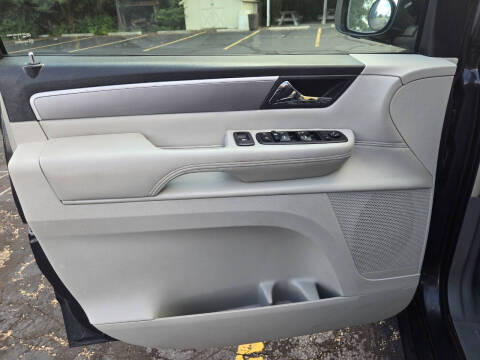 2011 Volkswagen Routan SEL