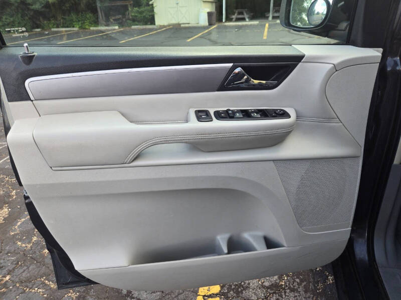 2011 Volkswagen Routan SEL