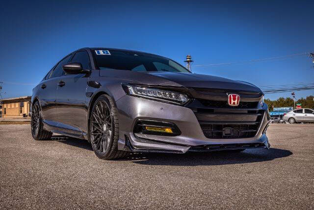 2018 Honda Accord Touring's photo