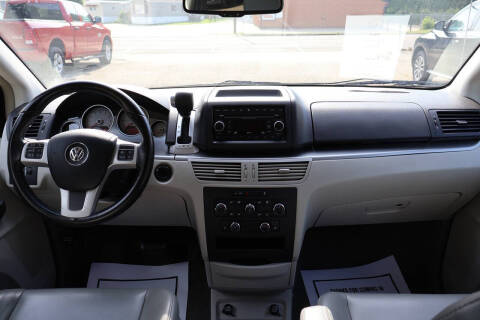 2012 Volkswagen Routan SE