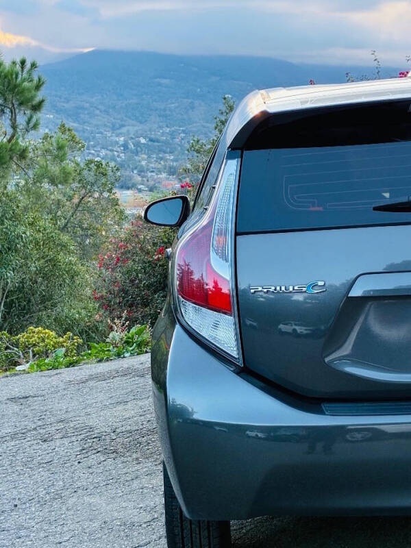 2015 Toyota Prius c One