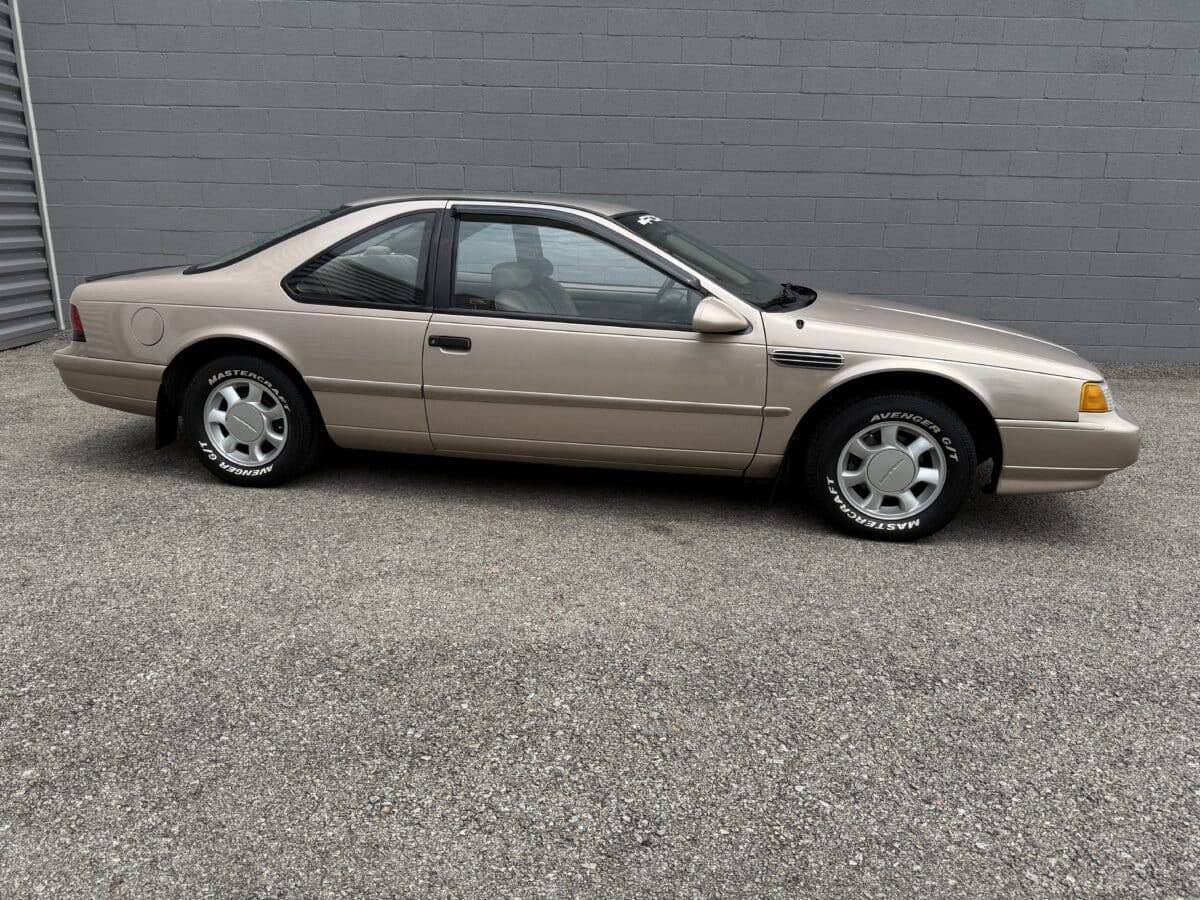 1993 Ford Thunderbird 57