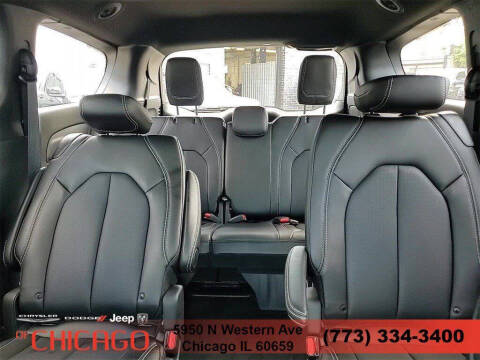 2025 Chrysler Pacifica Select