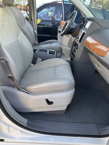 2008 Chrysler Town and Country Limited