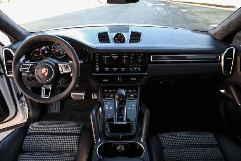 2020 Porsche Cayenne Turbo Coupe