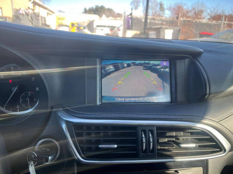 2017 Infiniti QX30 Premium