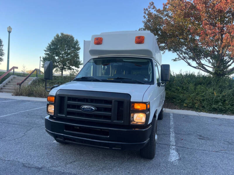 2012 Ford E-Series Econoline Van Commercial photo 2