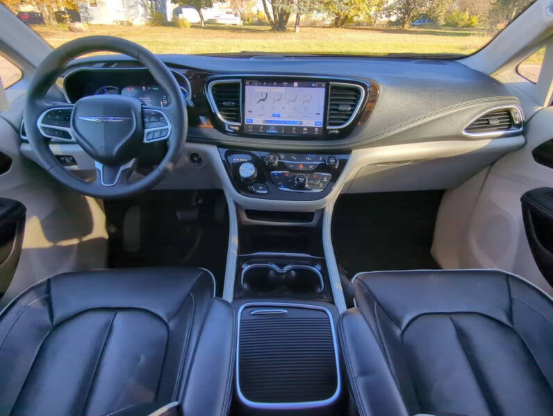 2023 Chrysler Pacifica Plug-In Hybrid Limited