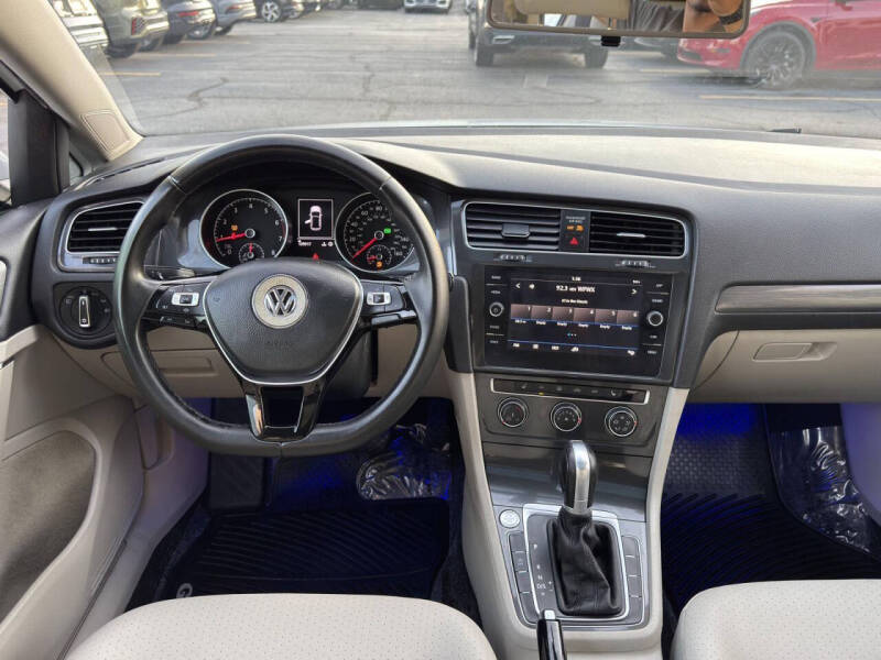 2019 Volkswagen Golf SE
