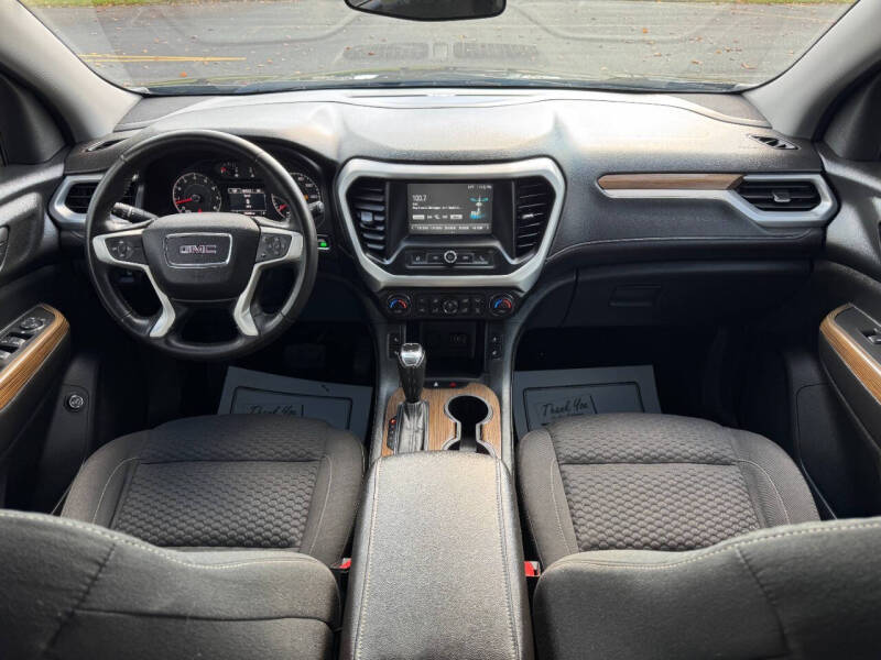 2017 GMC Acadia SLE-2