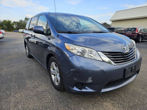 2013 Toyota Sienna LE 8-Passenger