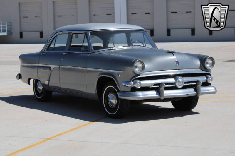 1954 Ford Crestline