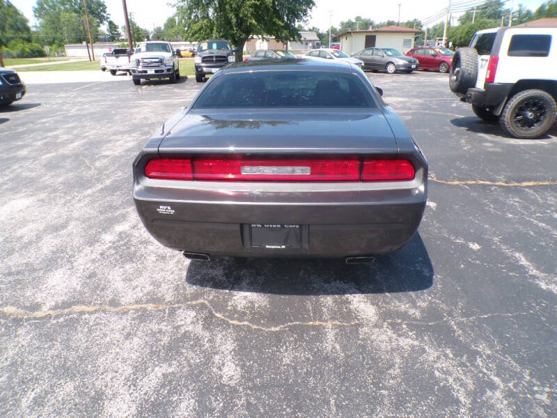 2014 Dodge Challenger SXT Plus