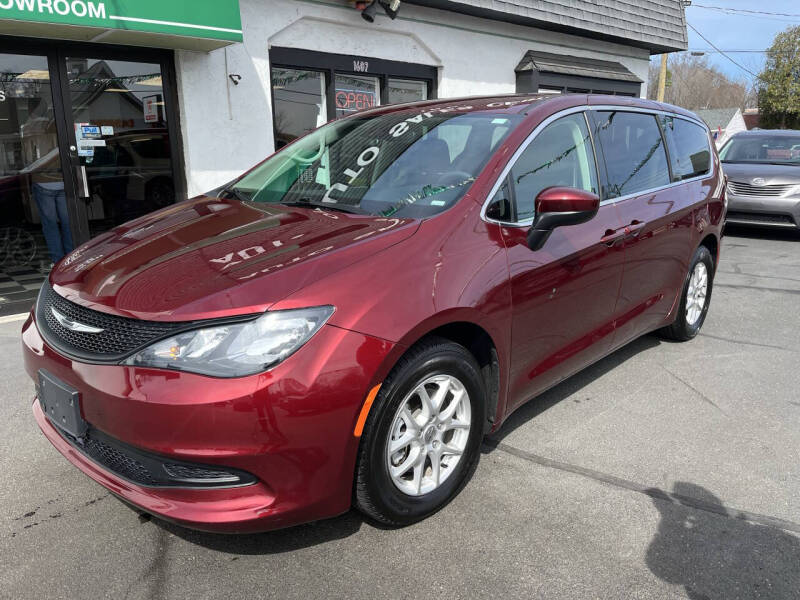 2023 Chrysler Voyager LX