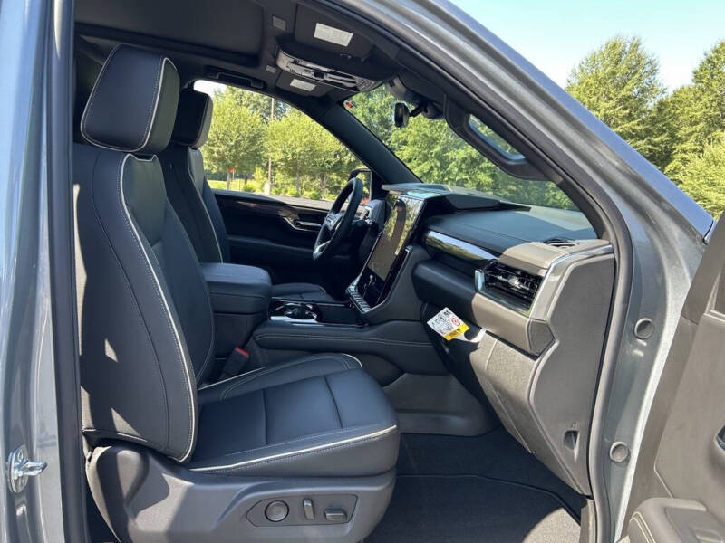 2025 GMC Yukon Elevation