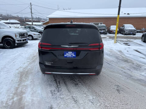 2025 Chrysler Pacifica Select