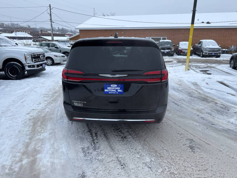 2025 Chrysler Pacifica Select