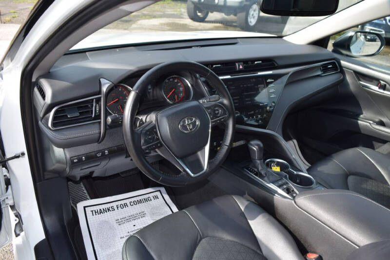 2019 Toyota Camry XSE photo 16