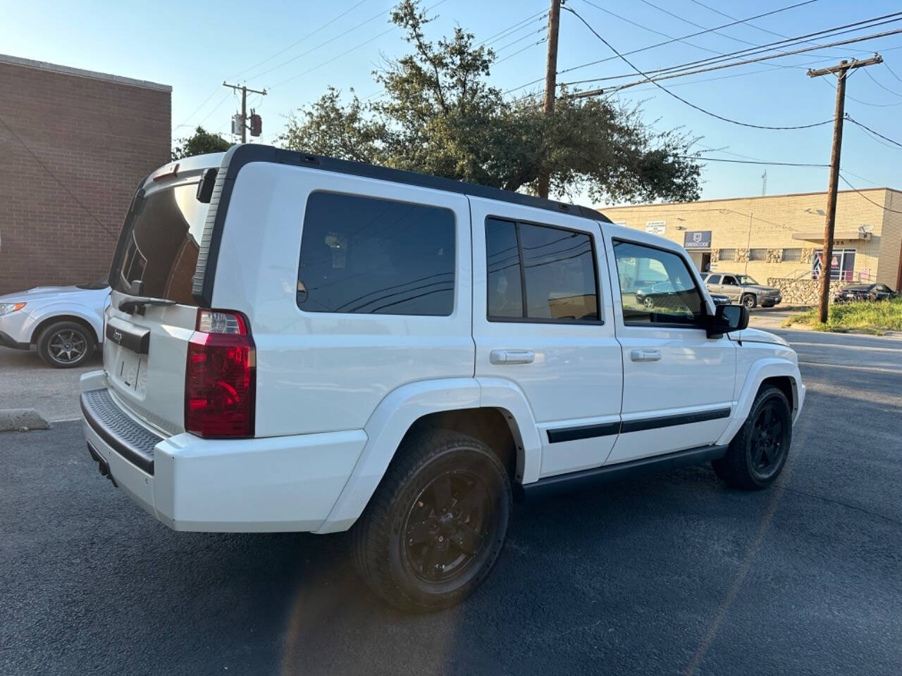 2007 Jeep Commander for sale at Sarenco Auto Inc in Dallas, TX