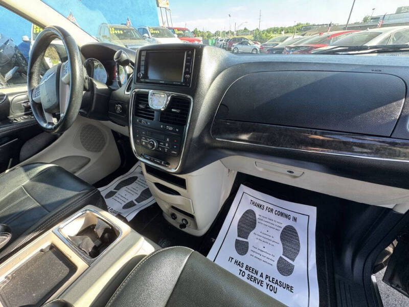 2015 Chrysler Town and Country Touring-L