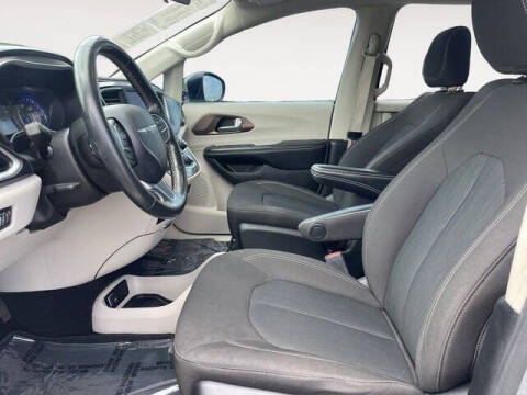 2021 Chrysler Voyager LX