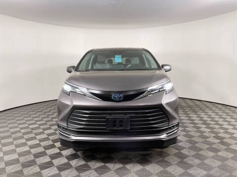 2023 Toyota Sienna LE 8-Passenger