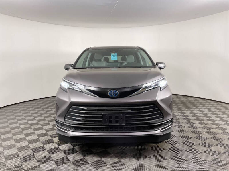 2023 Toyota Sienna LE 8-Passenger