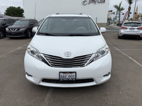 2014 Toyota Sienna XLE 8-Passenger
