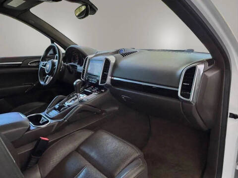 2017 Porsche Cayenne Platinum Edition