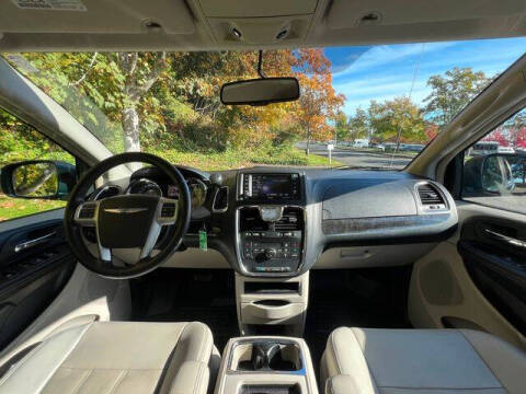 2013 Chrysler Town and Country Touring