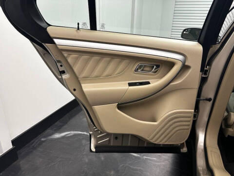 2017 Ford Taurus SE