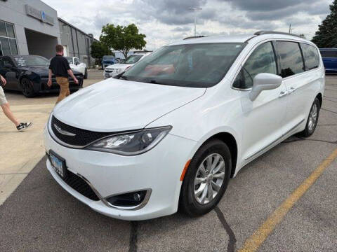 2017 Chrysler Pacifica Touring-L
