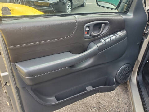 2004 Chevrolet Blazer LS