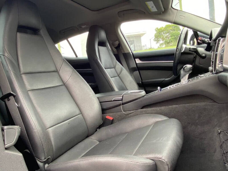 2012 Porsche Panamera 4