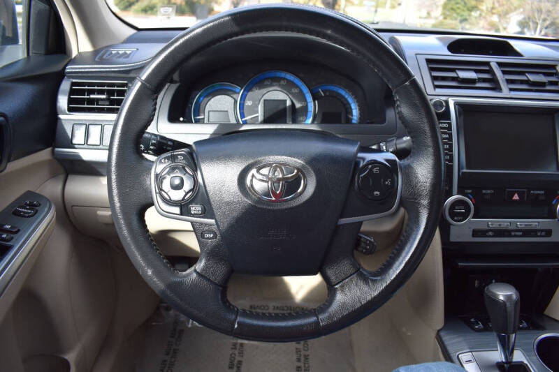 2012 Toyota Camry XLE Hybrid photo 21