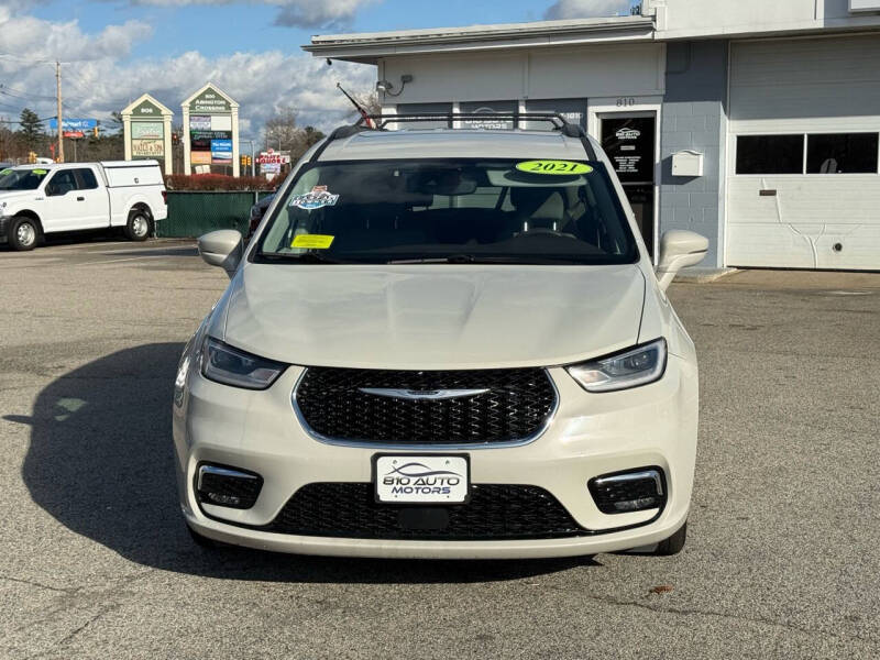 2021 Chrysler Pacifica Touring photo 3