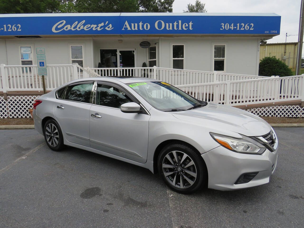 2017 Nissan Altima for sale at Colbert's Auto Outlet in Hickory, NC