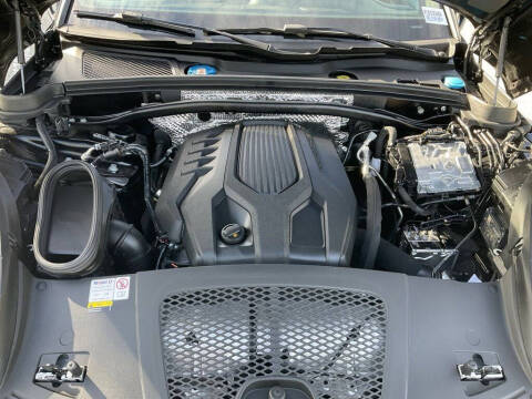 2023 Porsche Macan T