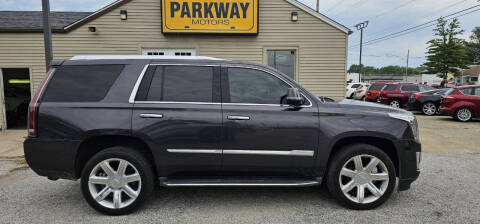 2015 Cadillac Escalade for sale at Parkway Motors in Springfield IL