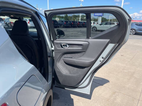 2026 Volvo XC40 B5 Ultra