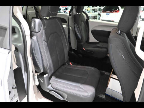 2024 Chrysler Voyager LX