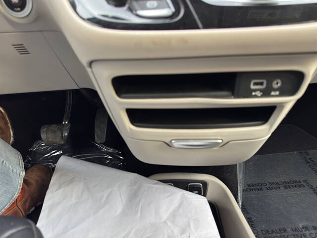 2017 Chrysler Pacifica Touring-L