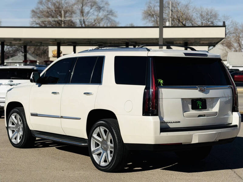 2015 Cadillac Escalade Luxury's photo