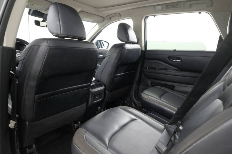 2024 Nissan Pathfinder SL