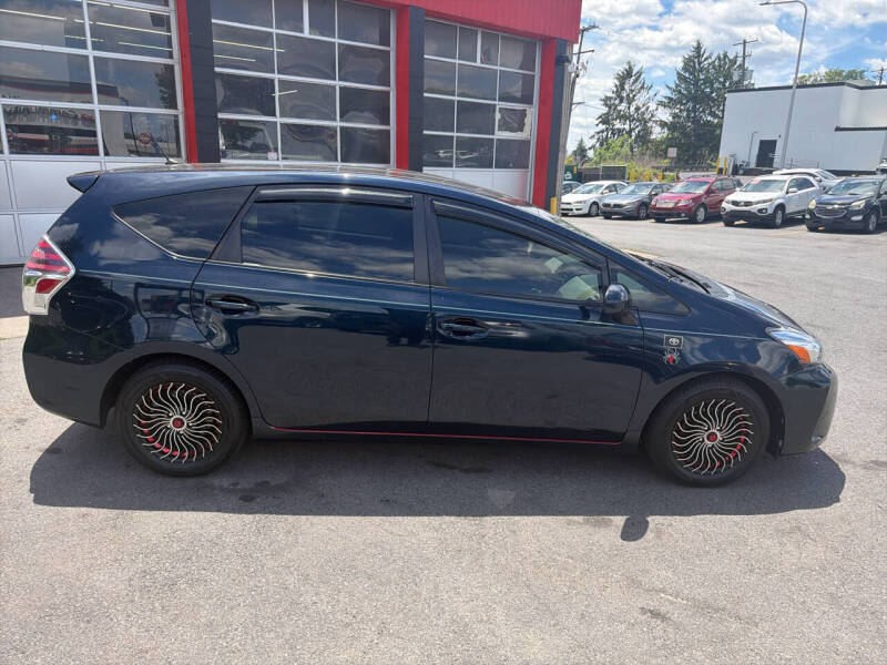 2017 Toyota Prius v Two