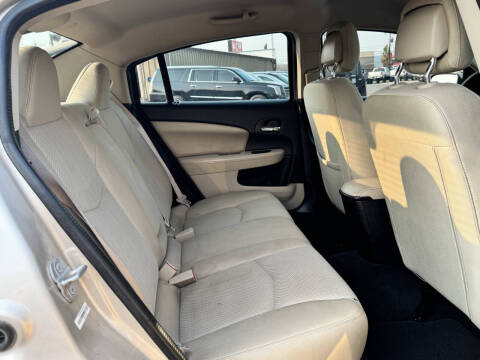 2014 Chrysler 200 LX