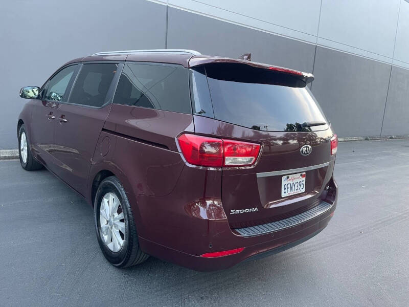 2017 Kia Sedona LX