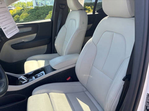2026 Volvo XC40 B5 Plus