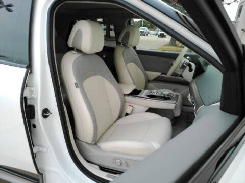 2024 Genesis GV60 Standard